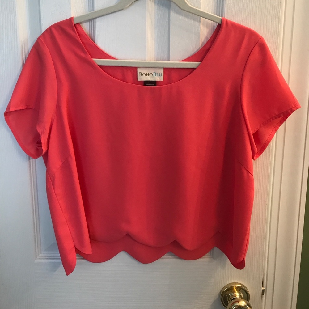 Short sleeve coral blouse with a scalloped bottom